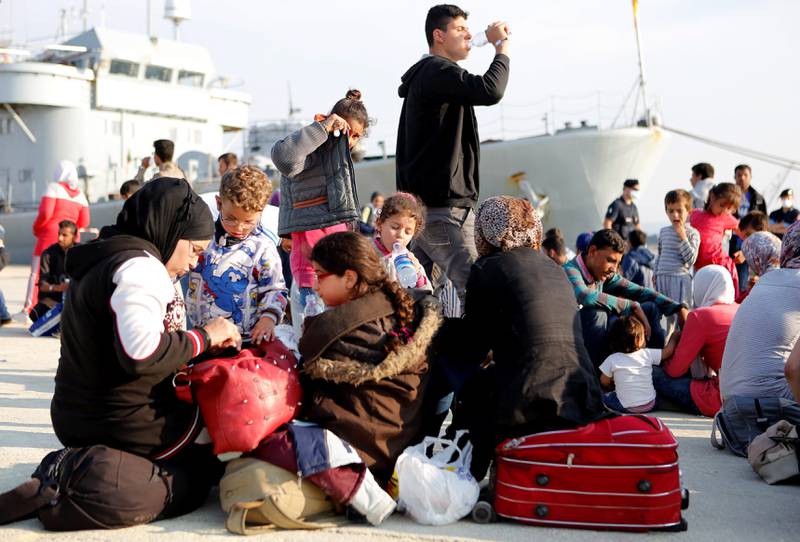 Utfordringene med integrering minker med botid. Dette gjelder særlig for flyktninger, sier forsker Arnfinn H. Midtbøen. Bildet viser 250 flyktninger som har ankommet Italia etter å ha reist fra Damaskus. FOTO: Antonio Parrinello/NTB scanpix