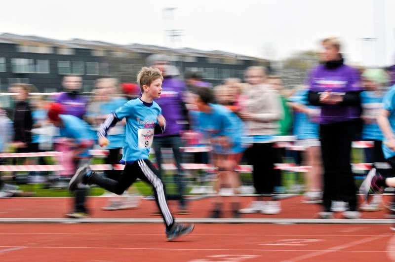 I dag var det rundt 2000 elever som møtte opp for å delta eller heie på skolen sin da Tinestafetten ble arrangert på Stavanger stadion.