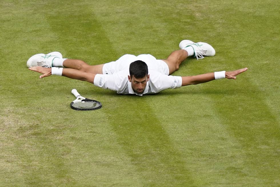Novak Djokovic showet litt da han snudde motgang til medgang i tennisdramaet mot Jannik Sinner. Foto: Alberto Pezzali / AP / NTB