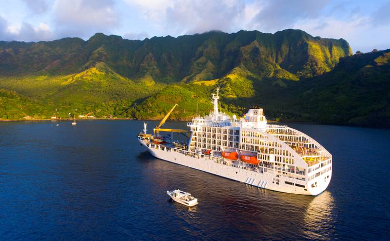 Bli med Fransk Polynesias svar på Hurtigruten på rundtur til paradisøyene med et kombinert cruise- og frakteskip. FOTO: ARANUI CRUISES