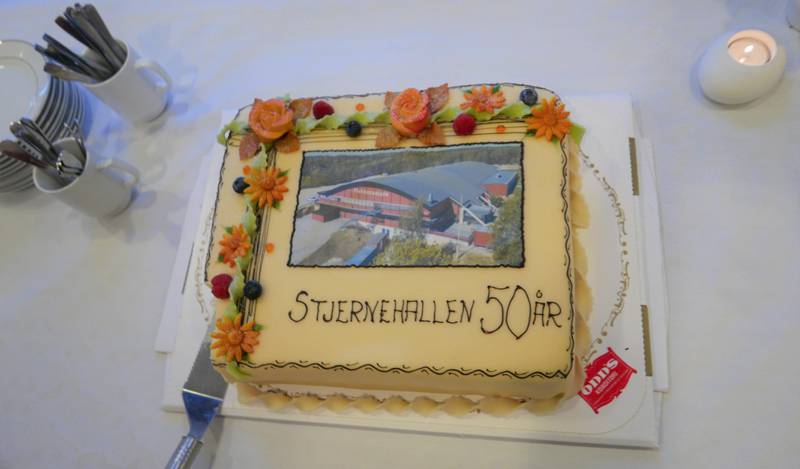 50-årsmarkeringen for Stjernehallen måtte ha en flott kake.