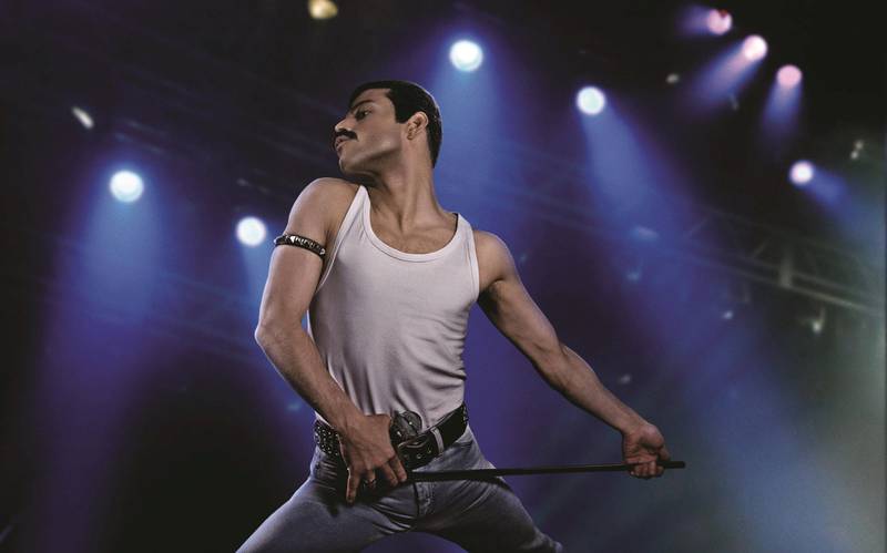 Rami Malek gjør et kompleks, nyansert portrett av Freddie Mercury i en film som ellers foretrekker å holde seg på den trygge overflaten. FOTO: FOX