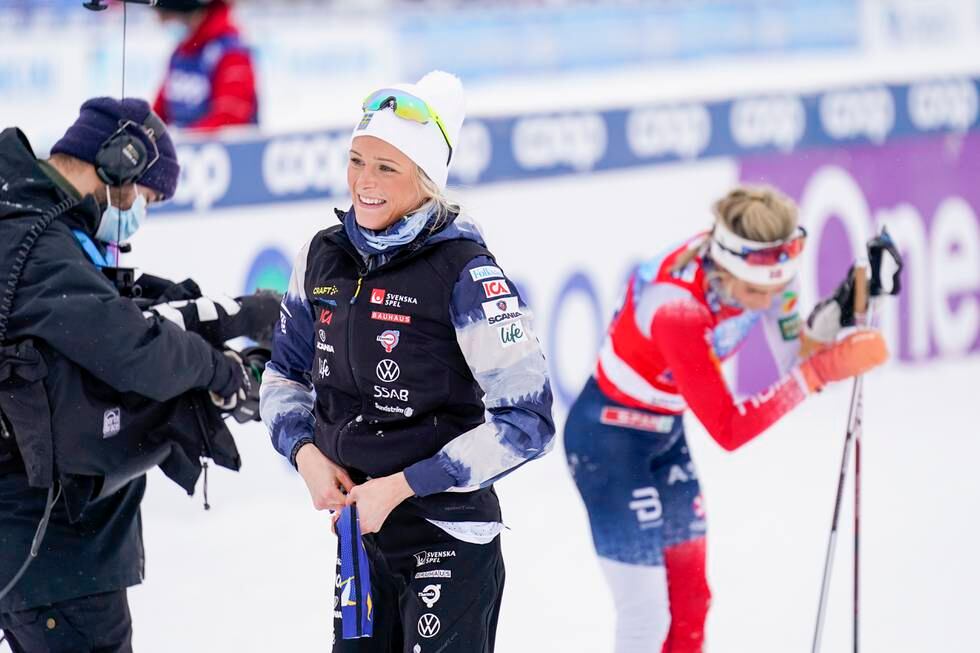 Frida Karlsson slo Therese Johaug under 15km friteknikk for kvinner under verdenscupen i langrenn på Birkebeineren skistadion.