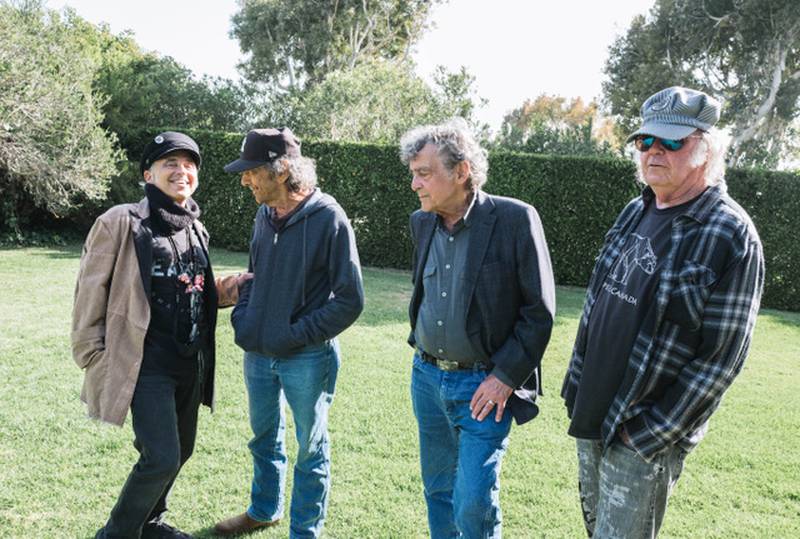 Neil Young med sitt trofaste Crazy Horse: Nils Lofgren, Billy Talbot og Ralph Molina.