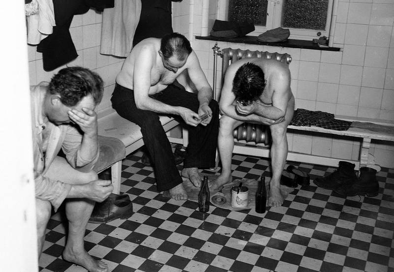 Til avlusing og vask. Alle som bodde på byens herberger måtte ha med attest hver uke fra Luser’n om at de var badet etter alle regler, og klærne desinfisert. Foto fra 1950.