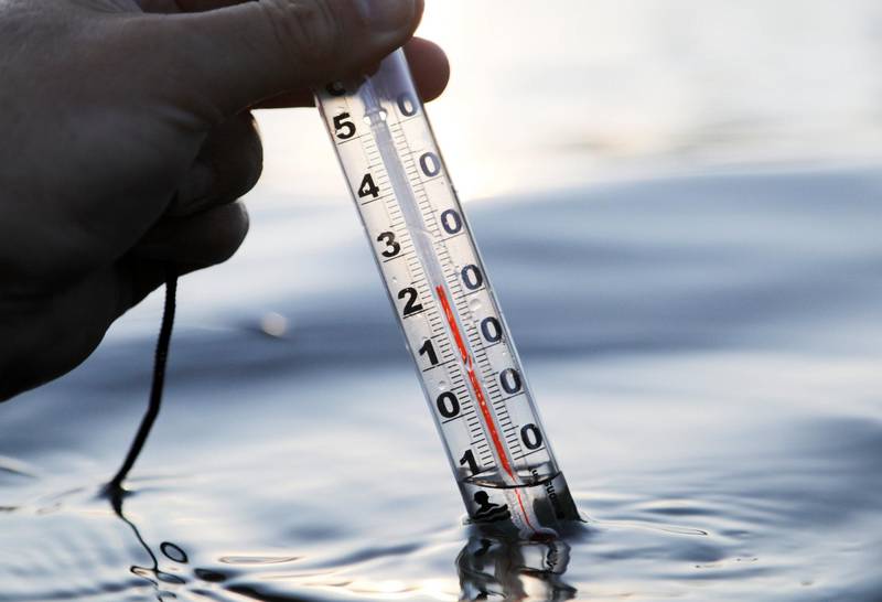 KOMFORTABELT: Den rekordvarme sommeren gir gode badetemperaturer. FOTO: NTB SCANPIX
