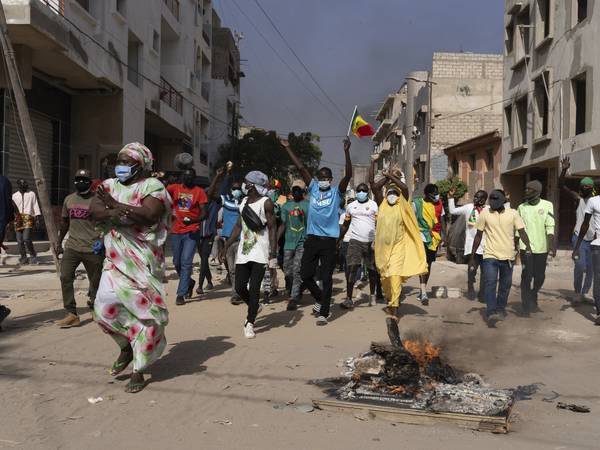 En tredje person er drept i protester i Senegal