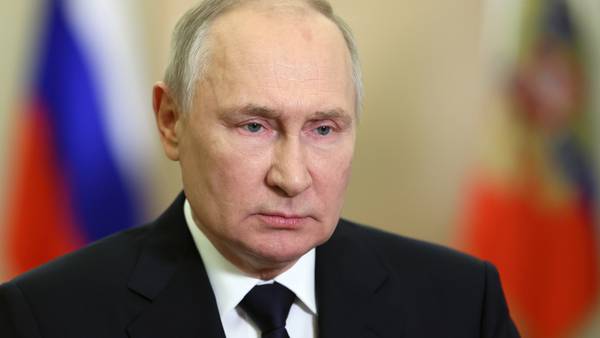 Rasende Putin: – Dere prøver å rane oss