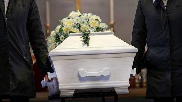 Må bruke Spleis for å ha råd til begravelse: – Noen synes det er veldig dyrt