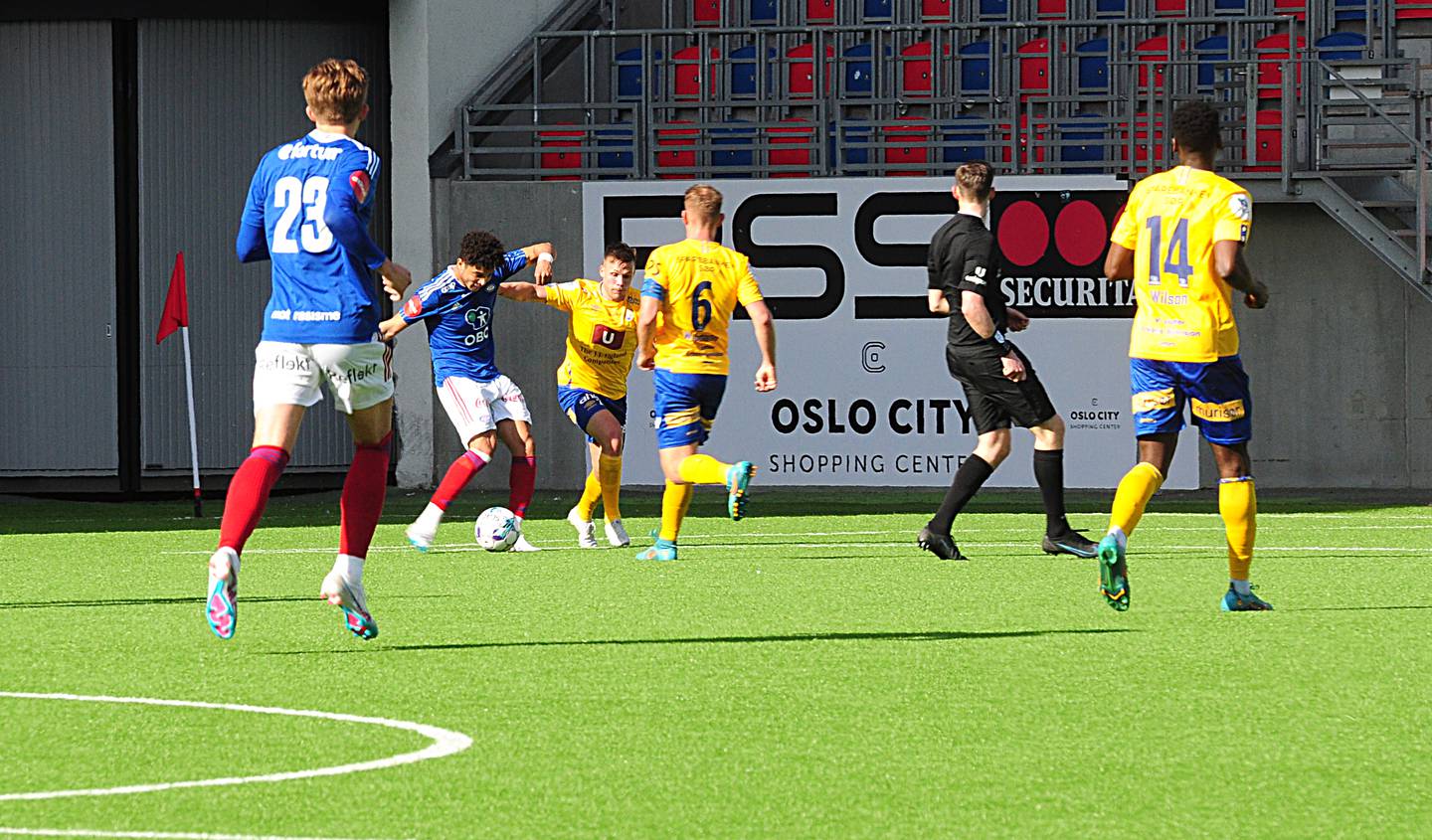 Jacob Dicko Eng curlet inn 2-0 for Vålerenga mot Jerv.