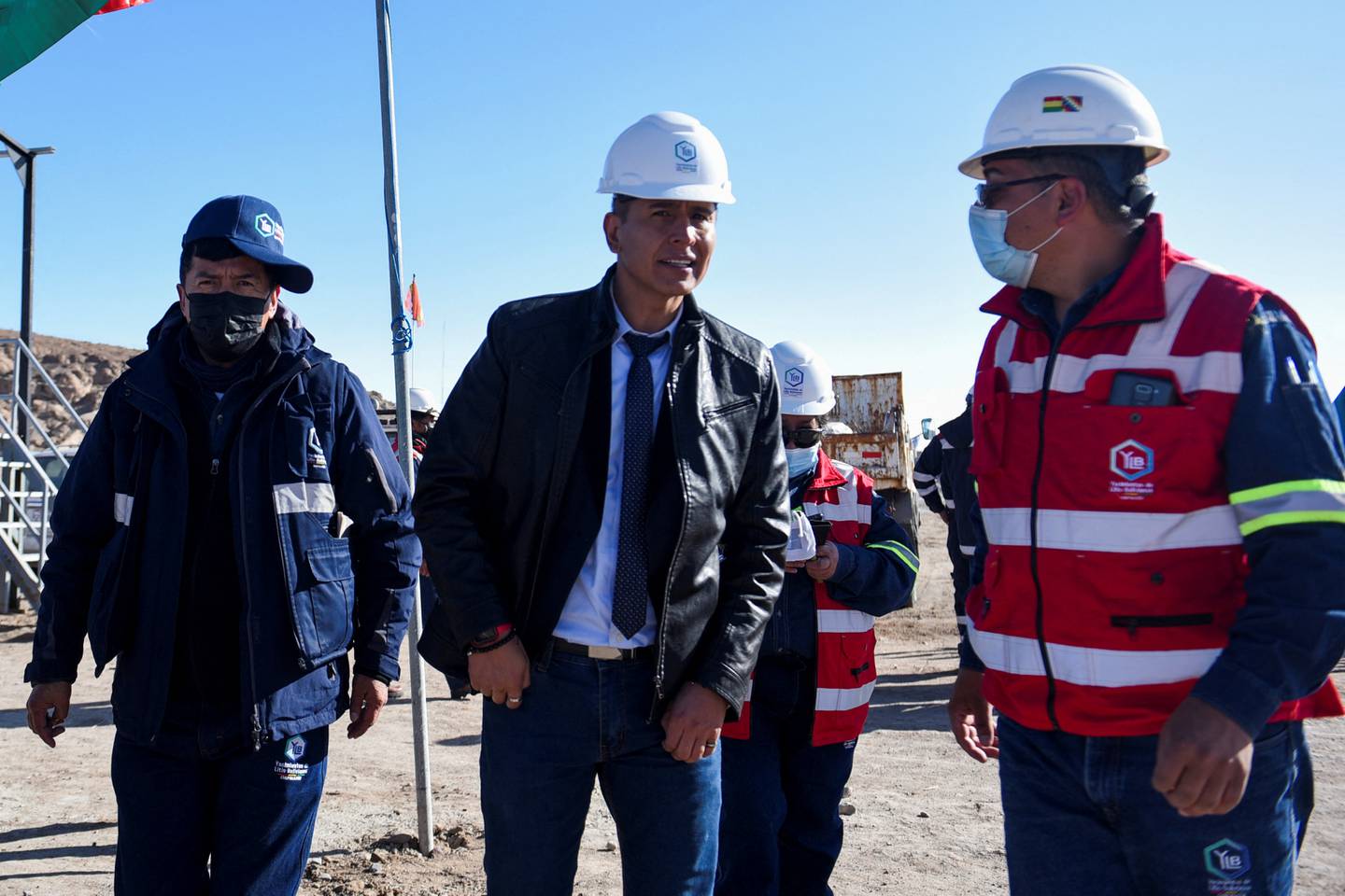 Bolivias visestatsråd for høyteknologi,  Alvaro Arnes, deltok i mars på et arrangement hos det statseide selskapet YLB. YLB jobber blant annet med utvinning av litium.
