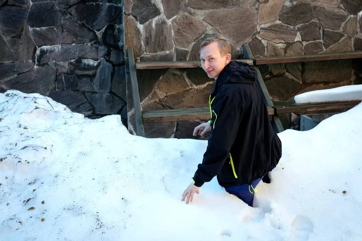 Kim Alexander Olsen og kollegene i hjemmetjenesten måtte kave seg igjennom dyp snø i vinter.