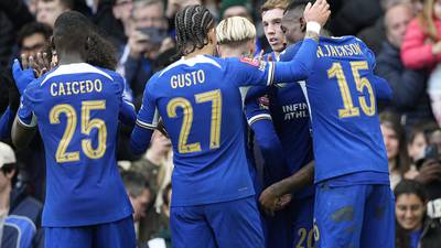 Utrolig selvmål og overtidsscoringer da Chelsea tok seg til semifinale i FA-cupen