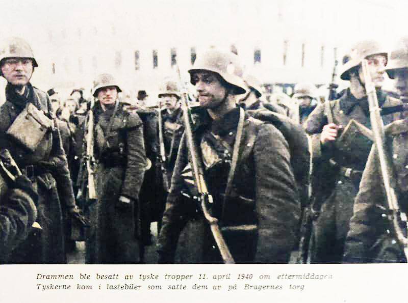 Tyske tropper beileiret Drammen torsdag 11. april på ettermiddagen, og okkuperte Bragernes Torg.