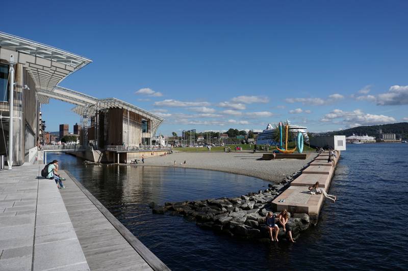 Nyskapende arkitektur og en flott havnepromenade har bidratt til å gjøre Oslo til en attraktiv by, mener reise, mote- og arkitektureksperter. 