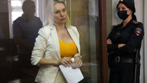 Russisk TV-redaktør satt i husarrest