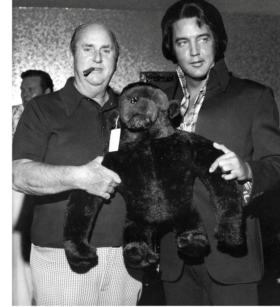 Elvis Presley og manageren Colonel Tom Parker representerte ikke lenger rockens framtid midt på 70-tallet. 