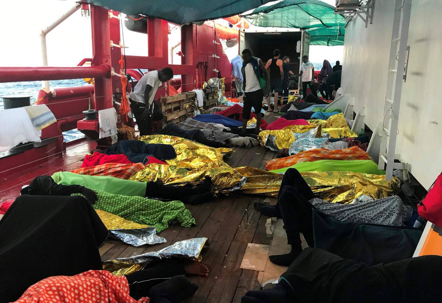over: Migranter sover om bord på Ocean Viking etter å ha blitt reddet i august. FOTO: NTB SCANPIX