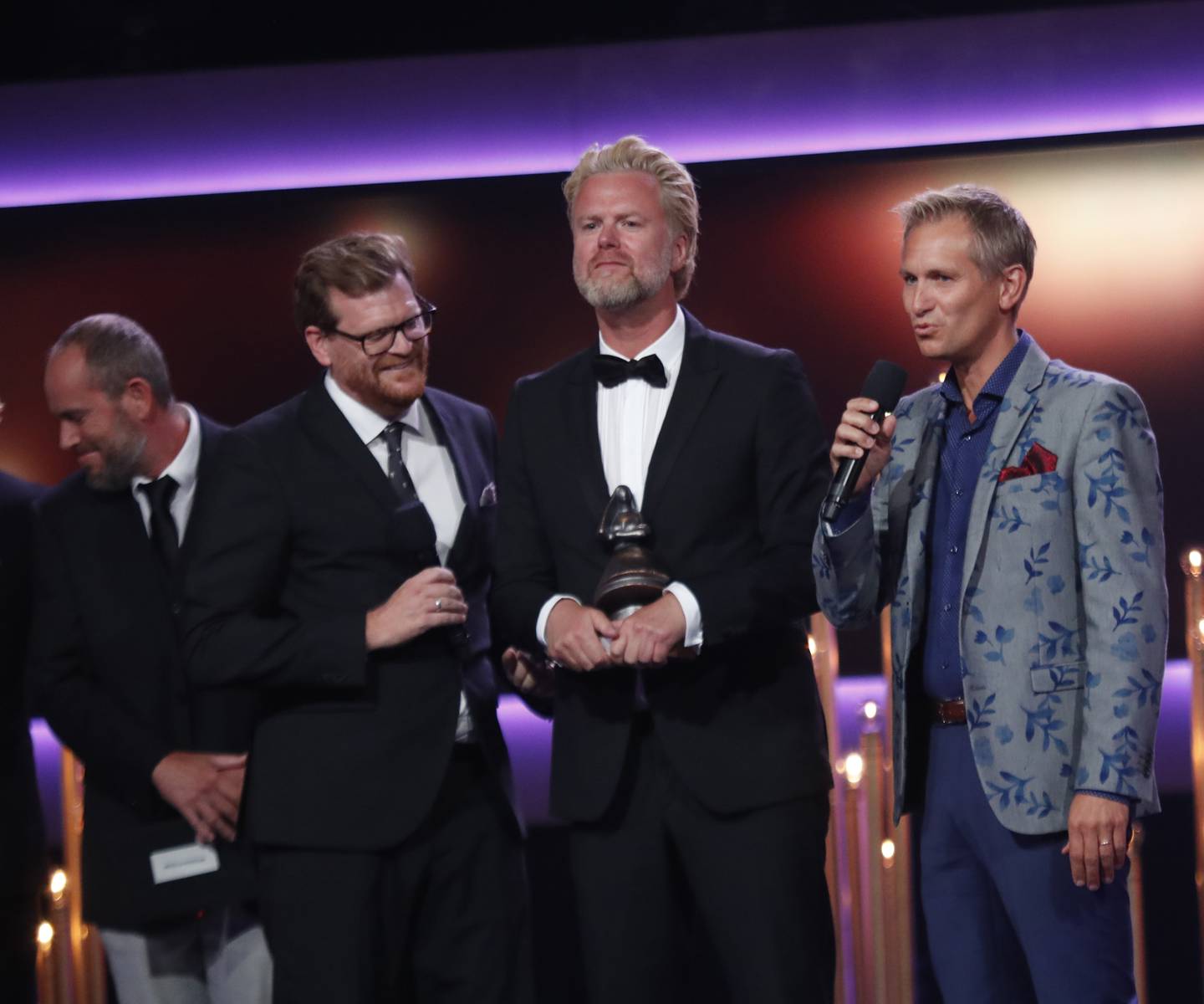 Regissør Simen Alsvik (midten) mottokk Amandaprisen for beste barnefilm i 2018 for «Elias og Storegaps hemmelighet».