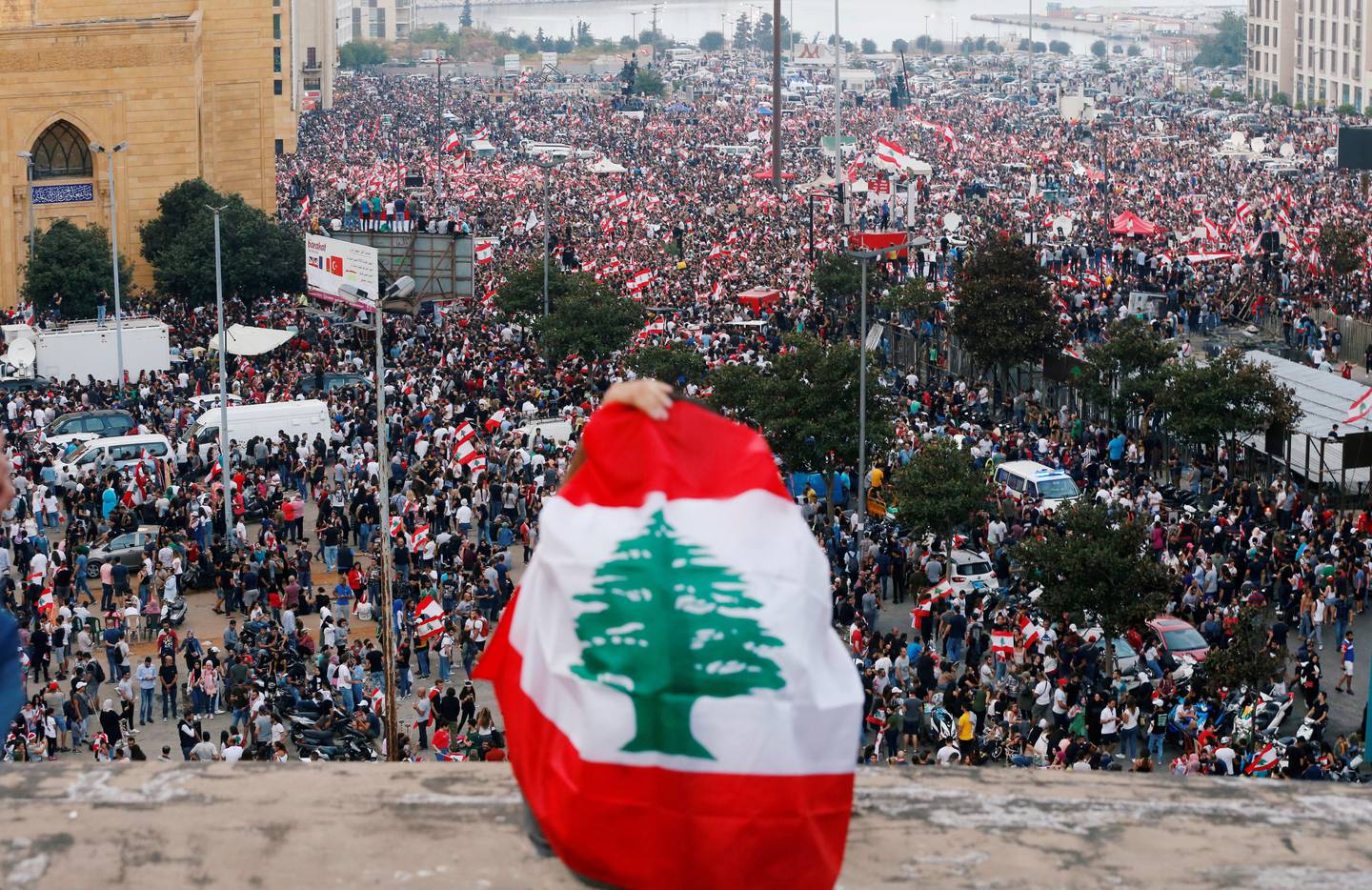 A general view of demonstrators during an anti-government protest in downtown Beirut, Lebanon October 20, 2019. REUTERS/Mohamed Azakir     TPX IMAGES OF THE DAY