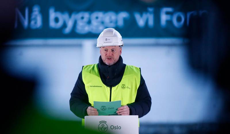 Fornebu 20201211. 
Oslos byrådsleder Raymond Johansen (Ap) under anleggsstarten av den nye Fornebubanen.
Foto: Terje Pedersen / NTB
