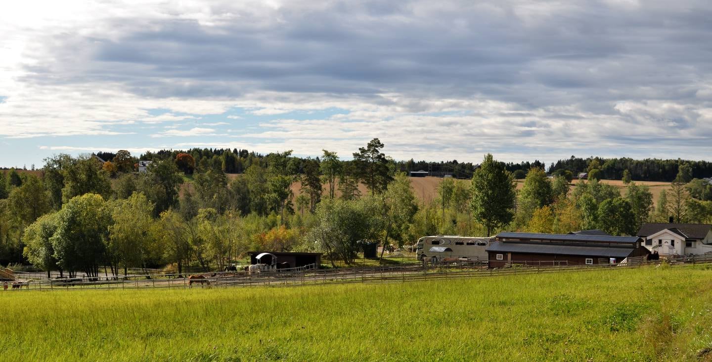 Drøye seks kilometer fra Askim sentrum ligger Solbergfoss naturgård.