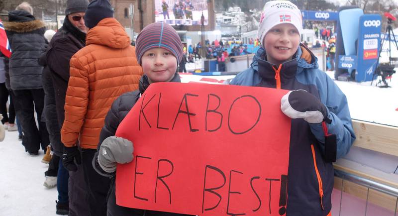 Klæbo: Laurits (8) og Falk (11) heier på Klæbo og Falla. Når finalene er ferdig må de forte seg hjem til Sandefjord for å rekke sin egen skitrening. ALLE FOTO: MARIE RISNES