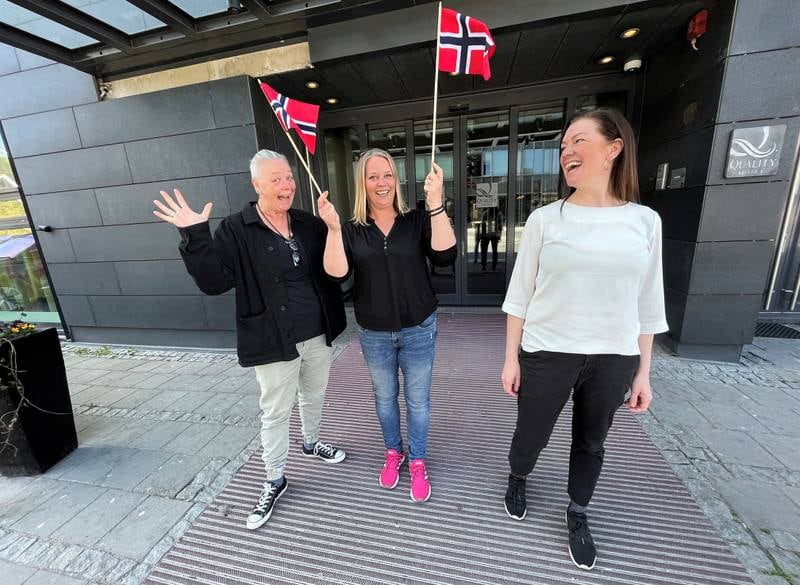 Desirée Ulvestad-Grandahl (fra venstre), Hege Hansen og culture ambassador ved Quality Hotel, Linn Jacobsen, gleder seg alle til Eurovision-festen på hotellet 14. mai.