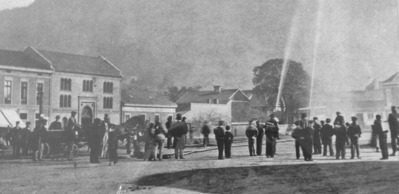 Her testes trykket i nytt vannverk på Bragernes Torv, cirka 1865. FOTO: DRAMMEN KOMMUNE VANN OG AVLØP