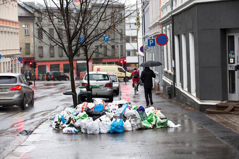 Forrige gang private hentet søpla i Oslo var det Veireno som vant anbudet. På få uker fikk Oslo kommune inn over 30.000 klager på manglende søppelhenting.