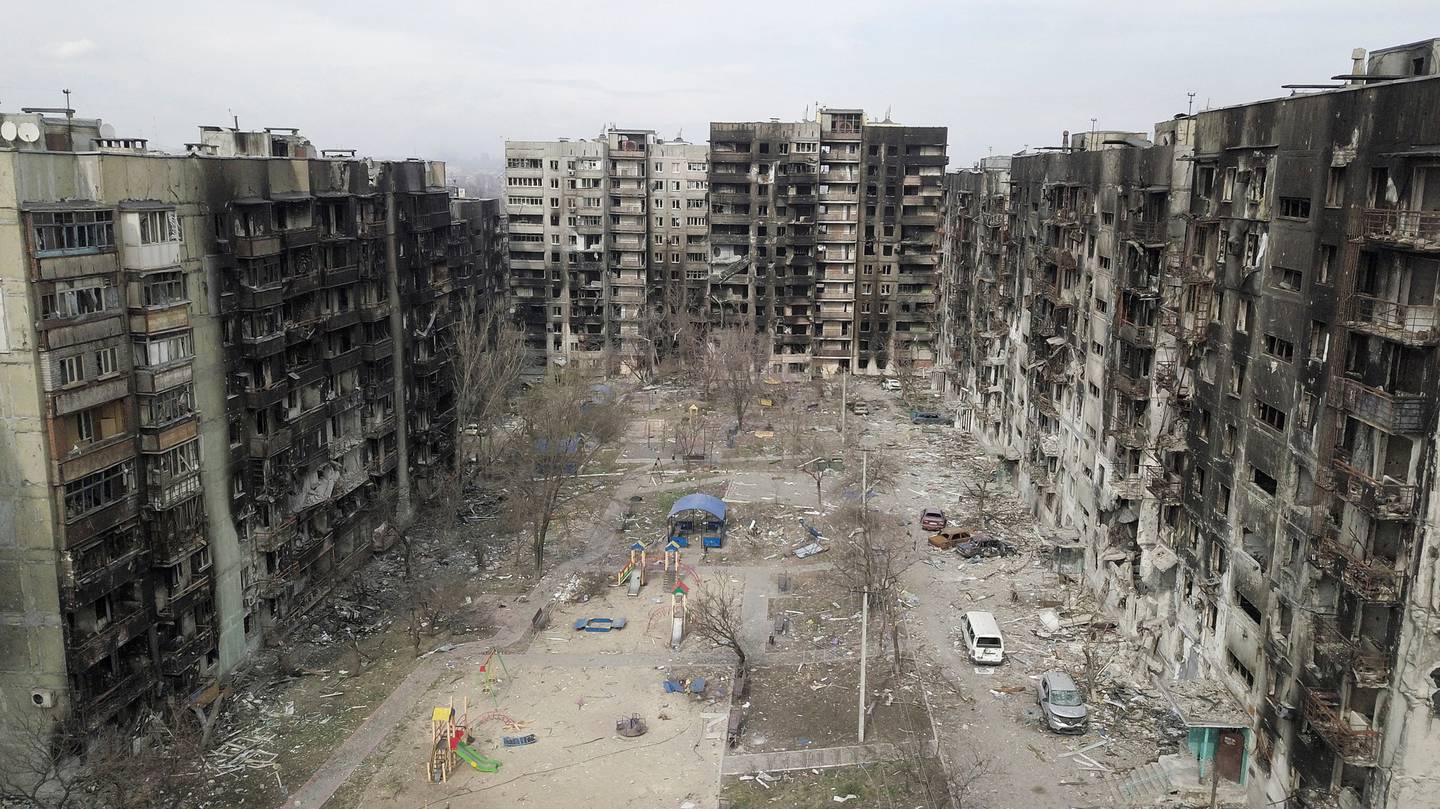 Byen Mariupol har fått store ødeleggelser. Byen ligger sør i Donetsk oblast. Russland ønsker trolig å skaffe kontroll langs kysten hele veien mot Krim.