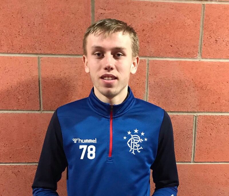 Elias Hagen er fornøyd med oppholdet i den skotske fotballklubben Rangers, til tross for litt dårlig vær.