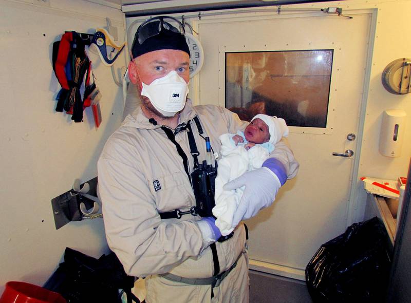Sist uke meldte Kripos at et barn var født ombord på «Siem Pilot». Anestesisykepleier Thomas Usler kunne fortelle at fødselen gikk uten komplikasjoner. 