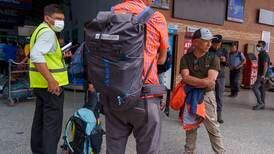 Fly med 22 om bord savnet i Nepal