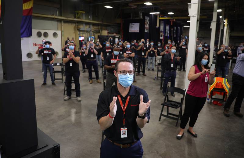 Honeywell manufacturing workers applaud U.S. President Donald Trump as he visits a Honeywell facility manufacturing protective face masks for the coronavirus disease (COVID-19) outbreak in Phoenix, Arizona, U.S., May 5, 2020. REUTERS/Tom Brenner