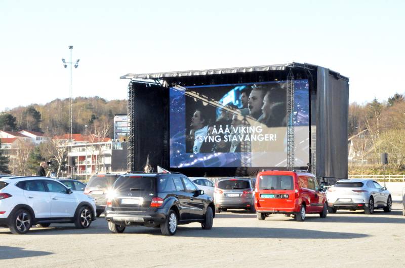 Mørkeblå drive-in dempet abstinensene etter fotball hos de mest ihuga Viking-patriotene søndag. Foto: Espen Iversen