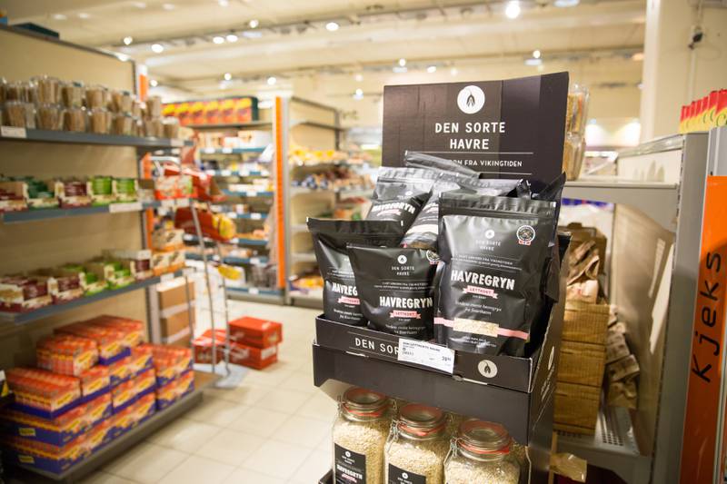 I år vil svarthavren fra Våler selges i rundt 500 butikker landet rundt. Eventyret startet i Moss. Her fra butikken Mega på Amfi-senteret. 