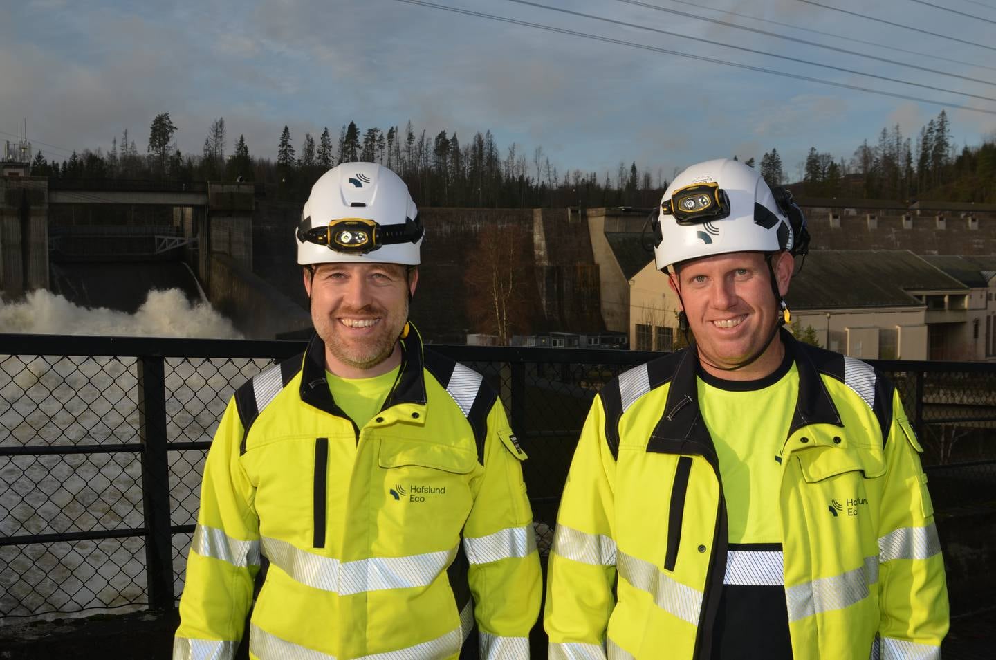 Kraftverksjef Tord Wethelund ( til venstre) har ansvaret for fire kraftverk, fra Solbergfoss til Sarpsborg. Her sammen med vedlikeholdsleder Stian Amundsen.
