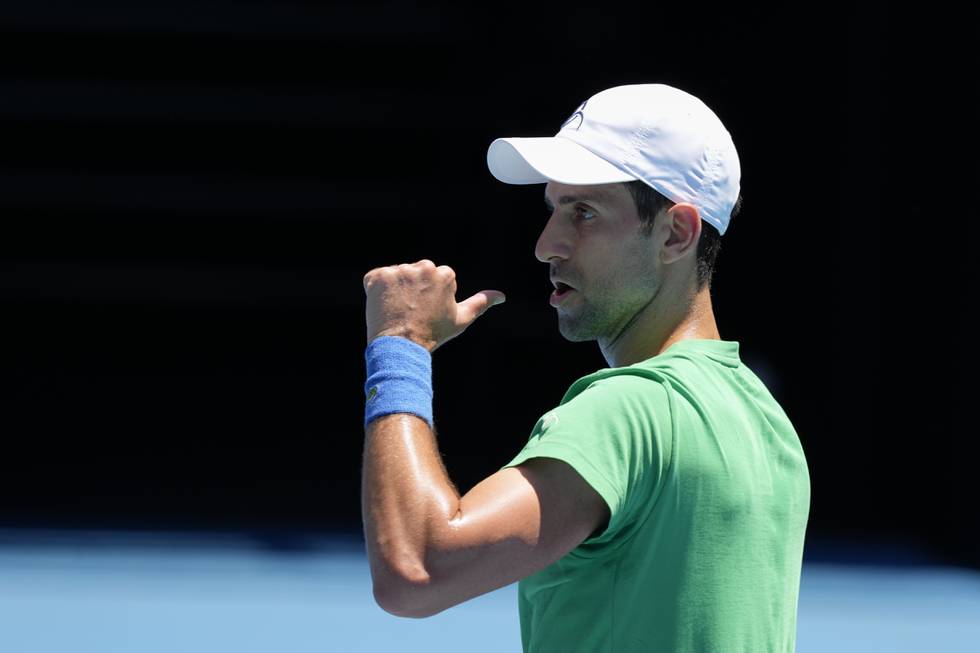 Novak Djokovic ble trukket ut i den første runden i Australian Open. Foto: Mark Baker / AP / NTB