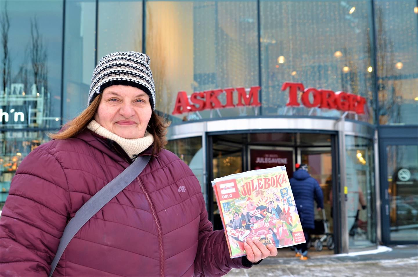 Gatemagasinet og juleboka gir selgerne en ærlig jobb, og verdighet. For Anniken bidrar inntekten fra salget til at hun kan ta noen turer til Trondheim, for å besøke barn og barnebarn.