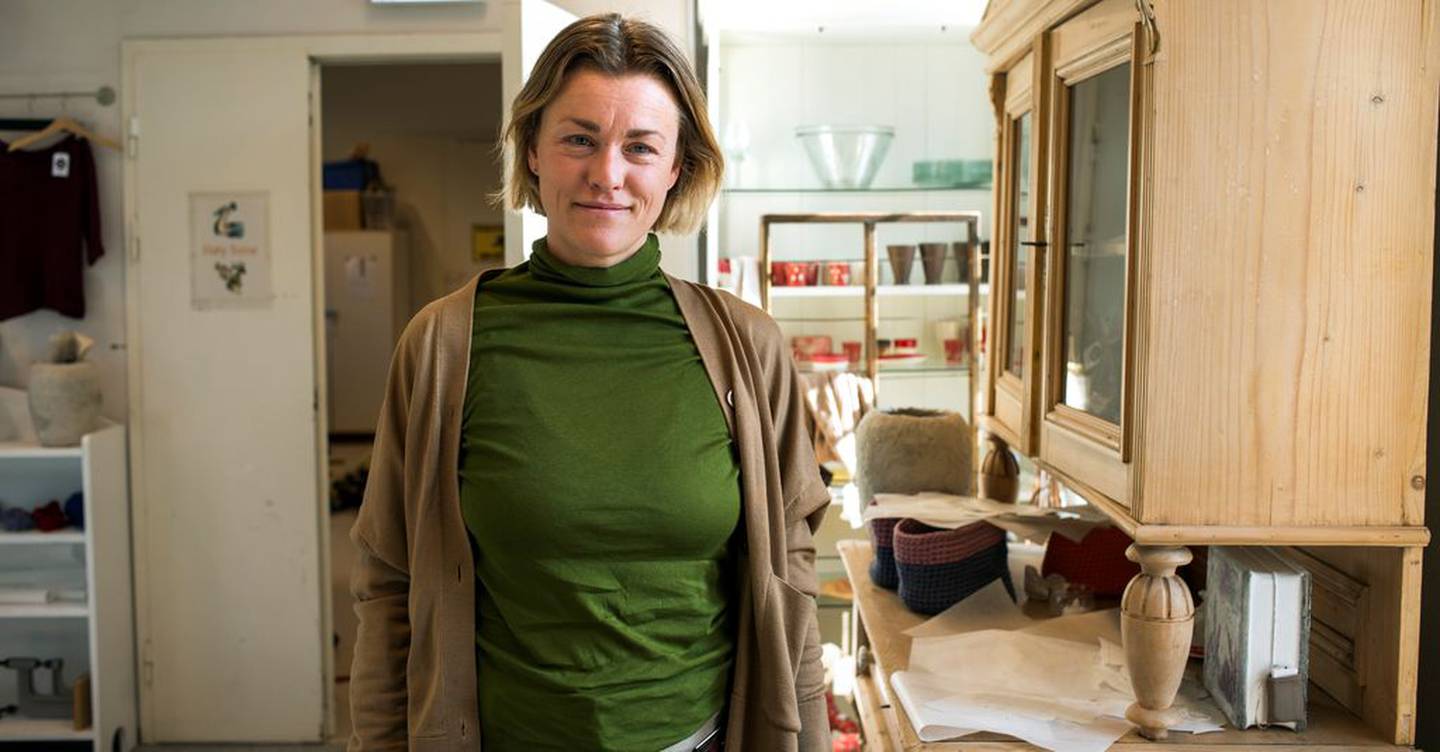 Klesdesigner Bente Bjor (43) vippet akkurat over lavlønn i år takket være det flate sentrale tillegget.