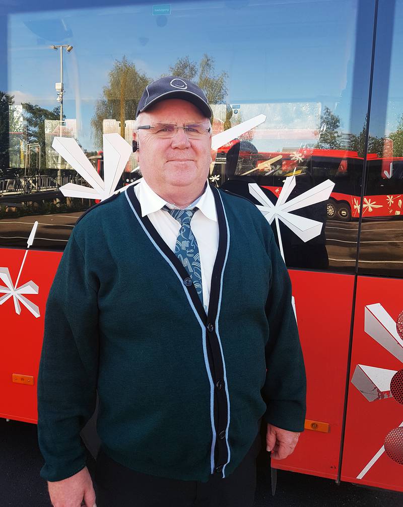 Bussjåfør Arne Johan Pettersen (58) fra Gressvik er ny på rollelista i «Lange Flate Ballær III», og er naturlig nok spent før torsdagens premiere.
