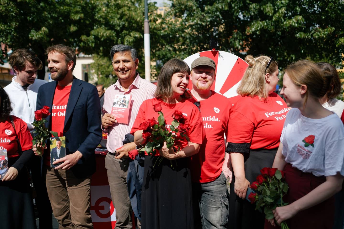 Arbeiderpartiet driver valgkamp på Grønland med ordførerkandidat Rina Mariann Hansen og næringsminister Jan Christian Vestre.