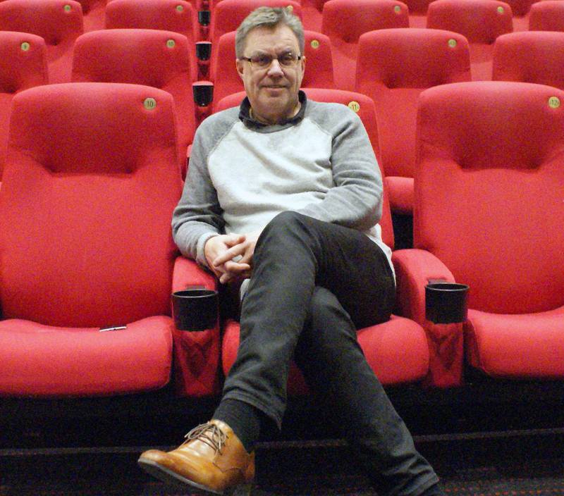 Fornøyd: Steinar Johansen, kinosjef. FOTO: ERLEND KJERNLI