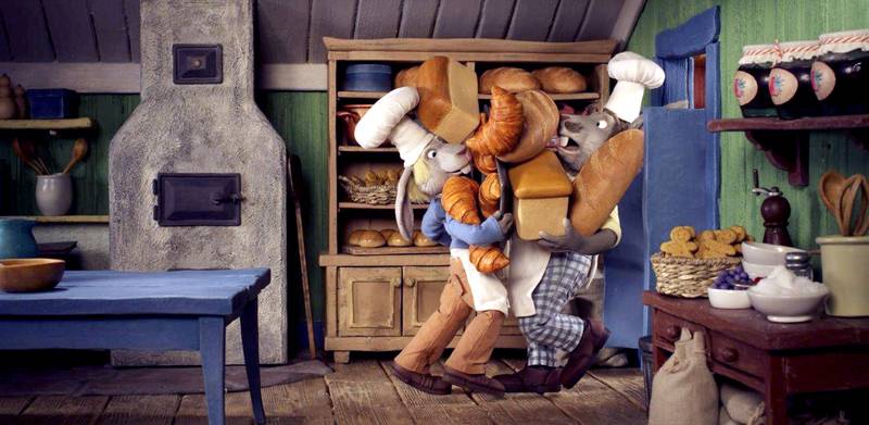 Bakermester Harepus og Bakergutten forbereder pepperkakebakst, i filmen «Dyrene i Hakkebakkeskogen» som har premiere 1. juledag.