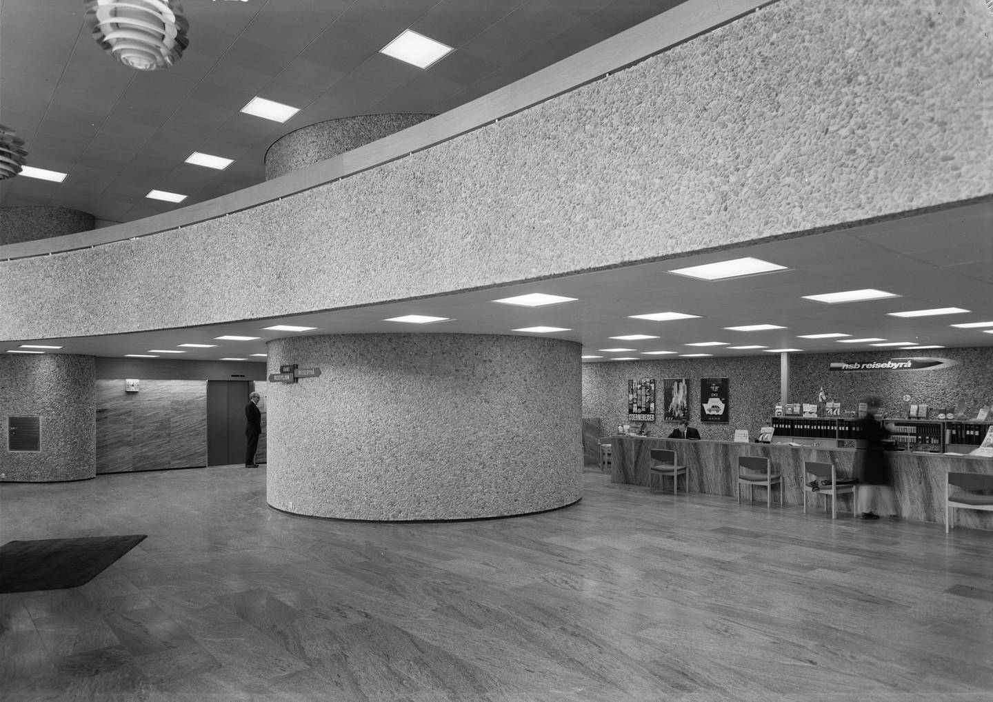 Interiør fra Y-blokka i Regjeringskvartalet. 
Arkitekt Viksjø vant arkitektkonkurransen i 1939. Høyblokka i kvartalet sto ferdig i 1958, mens Y-blokka ble føyd til i 1969. *** Local Caption *** Erling Viksjø