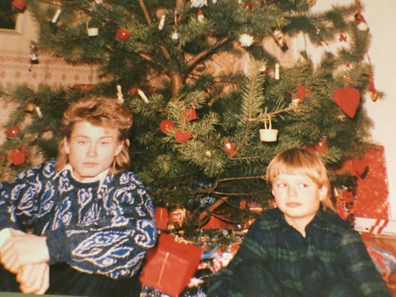 UNDER TREET: Jeg og Øyvind, trolig julen 1984.