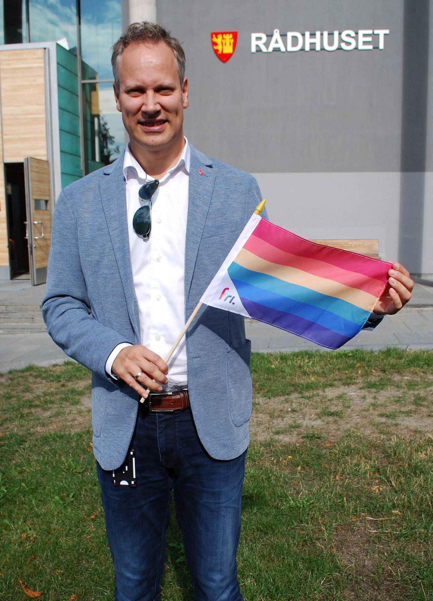 STØTTESPILLER: Fredrikstad-ordfører Jon-Ivar Nygård (Ap) gleder seg stort til å gå først i Pride-paraden sammen med festivalledelsen.