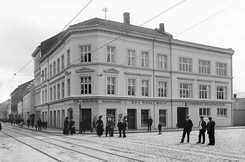 Deichmans biblioteks filial nummer 2 kom i Grønland 7 i 1913, på samme adresse som dansesalen Frysjuhall tidligere hadde holdt til. Bildet er fra cirka 1924.