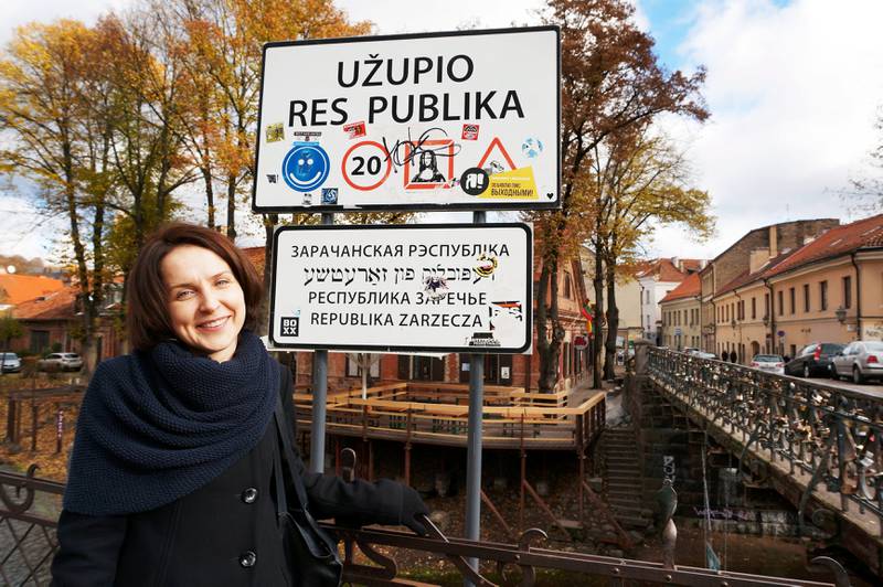 – I utbryterrepublikken Uzupis er det påbudt å smile, sier GiedrėUrbanaviciutė. FOTO: CHRISTINE BAGLO